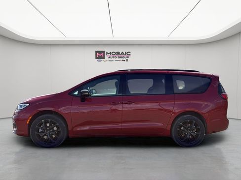 New 2026 Chrysler Pacifica Select AWD/4WD image 4