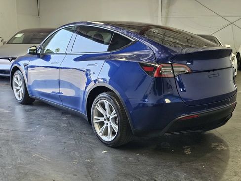 Used 2022 Tesla Model Y Long Range AWD/4WD image 2