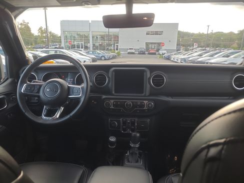 Used 2023 Jeep Wrangler Unlimited Sahara w/ Cold Weather Group AWD/4WD image 18