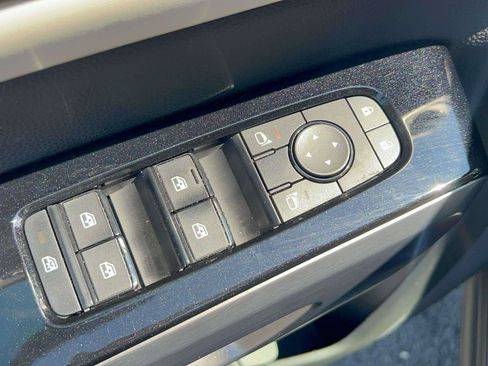 Used 2024 Nissan Pathfinder SL AWD/4WD image 25