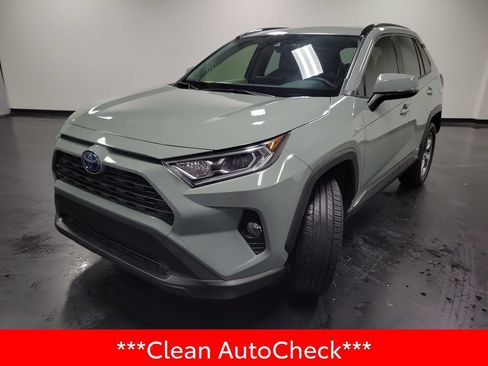 Used 2021 Toyota RAV4 XLE Premium AWD/4WD image 4