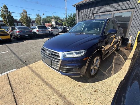 Used 2018 Audi Q5 2.0T Premium Plus w/ Premium Plus Package AWD/4WD image 2