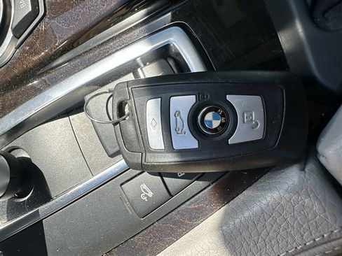 Used 2011 BMW 550i xDrive Sedan AWD/4WD image 6