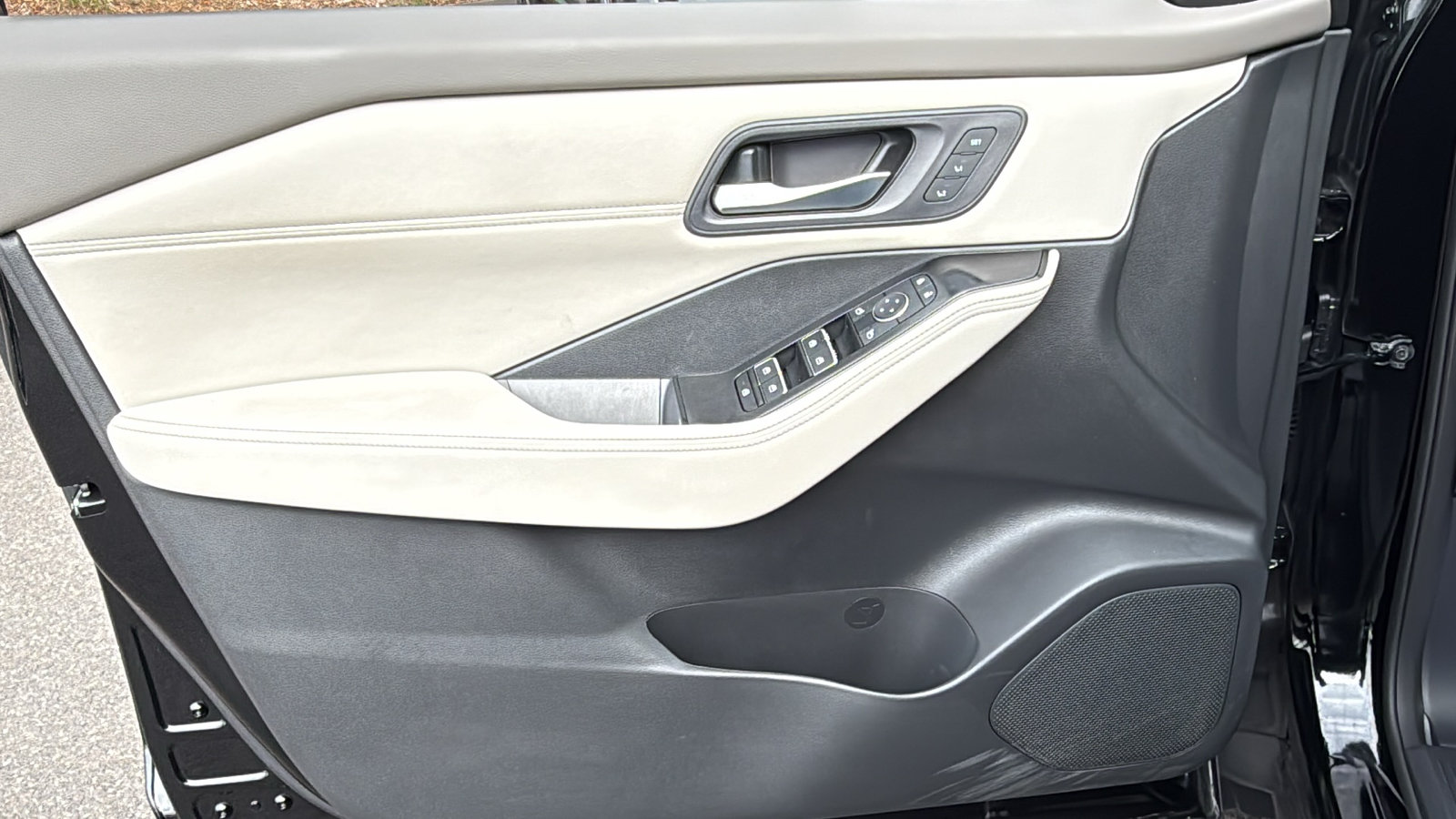 Certified 2024 Nissan Rogue SL w/ SL Premium Package AWD/4WD image 6