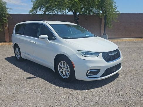 Used 2022 Chrysler Pacifica Touring-L FWD image 3