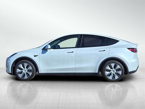Used 2024 Tesla Model Y 2WD image 7