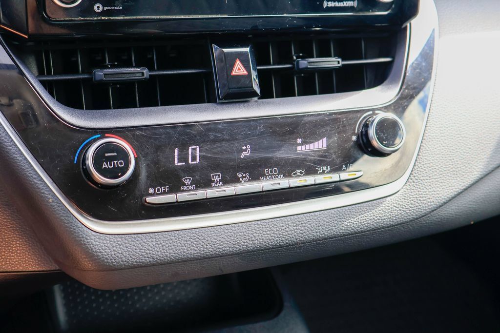 Used 2022 Toyota Corolla LE FWD image 16
