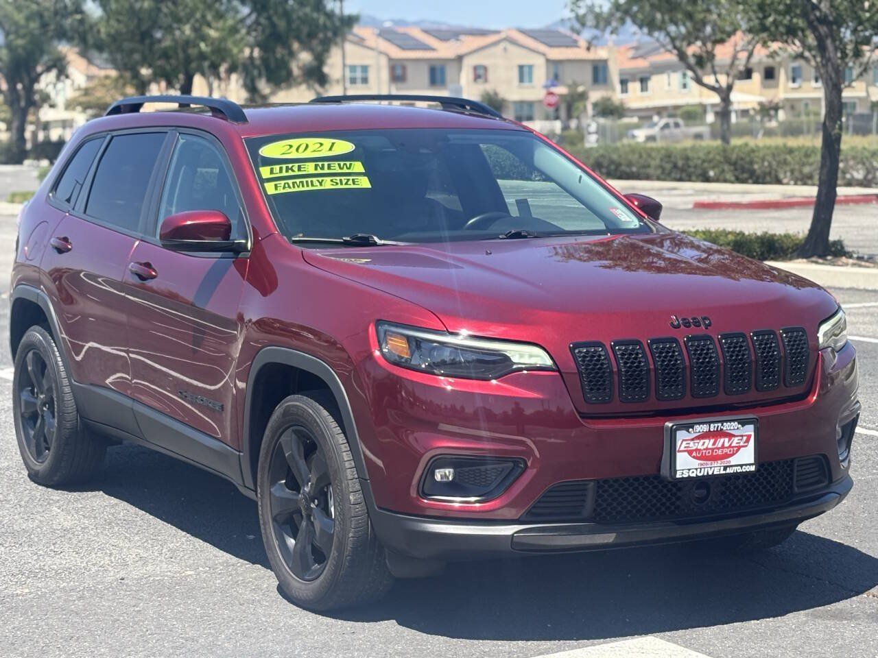 Used 2021 Jeep Cherokee Latitude Plus AWD/4WD image 1