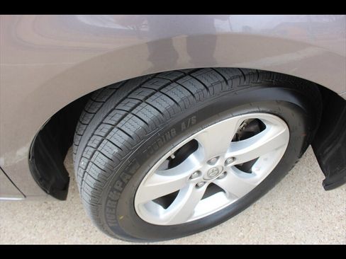 Used 2017 Toyota Sienna LE image 40