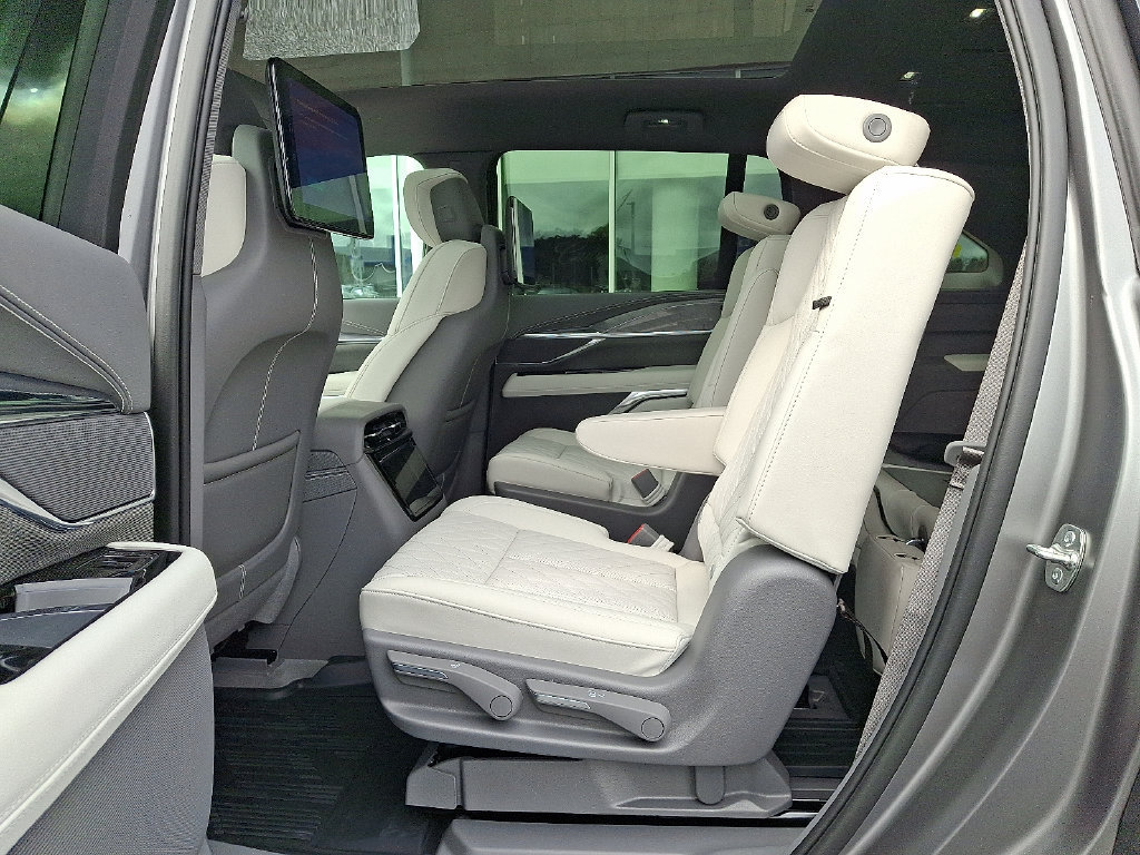 New 2026 Cadillac Escalade IQ Luxury 1 w/ LPO, Floor Liner Package AWD/4WD image 5