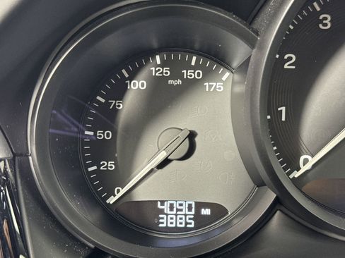 Certified 2025 Porsche Macan image 21