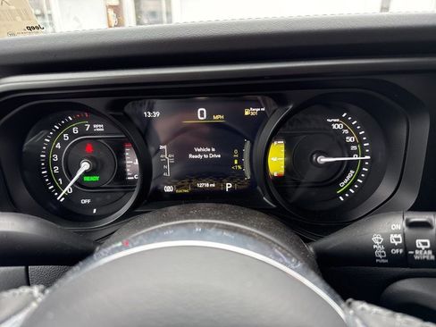 Used 2025 Jeep Wrangler Sahara 4xe image 16