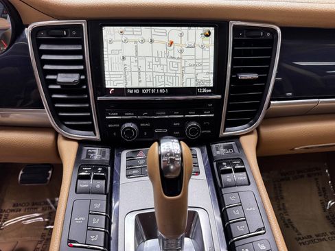 Used 2015 Porsche Panamera 4 image 23