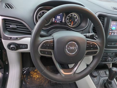 Used 2021 Jeep Cherokee Latitude Plus w/ Security Package image 10