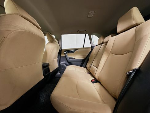 Used 2019 Toyota RAV4 LE AWD/4WD image 27