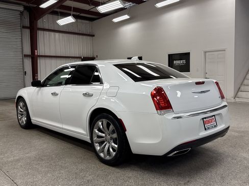 Used 2019 Chrysler 300 Limited image 22