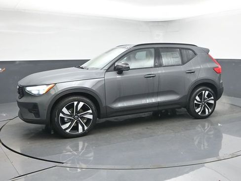 New 2026 Volvo XC40 B5 Ultra w/ Climate Package image 4