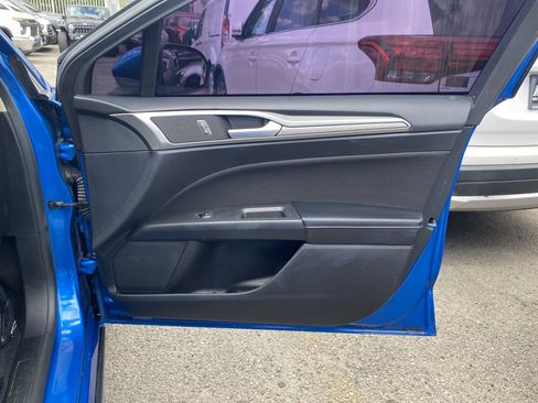 Used 2020 Ford Fusion SE image 19