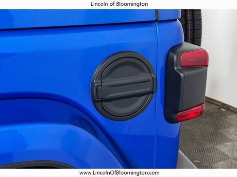 Used 2022 Jeep Wrangler Unlimited Sahara w/ Cold Weather Group image 15