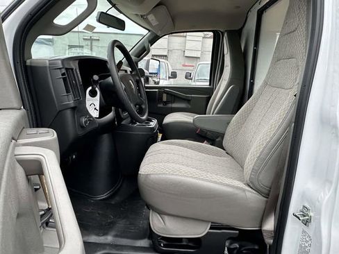 New 2025 Chevrolet Express 4500 Extended w/ Power Convenience Package image 19