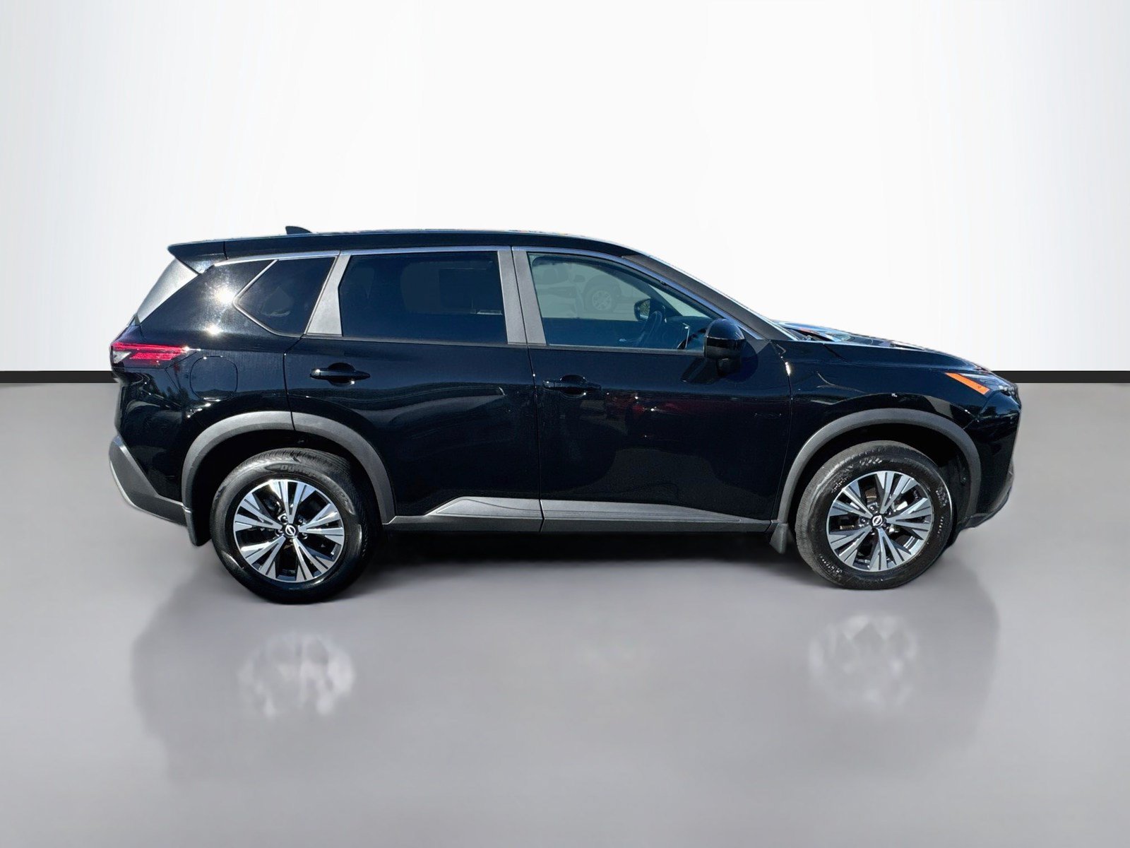 Used 2023 Nissan Rogue SV AWD/4WD image 8