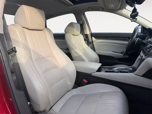 Used 2018 Honda Accord Touring image 15