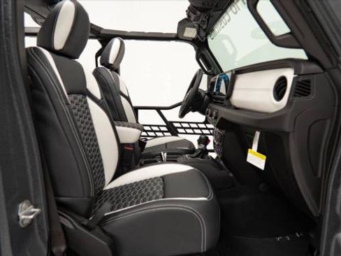 Used 2025 Jeep Gladiator Sport image 36