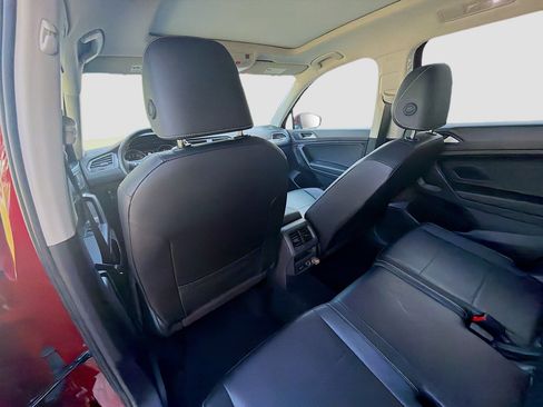 Used 2021 Volkswagen Tiguan SE image 24