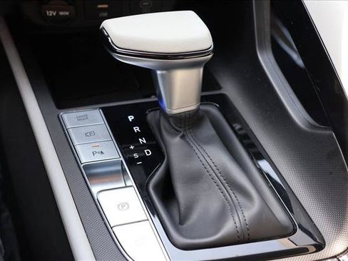 Certified 2024 Hyundai Elantra Limited FWD image 20