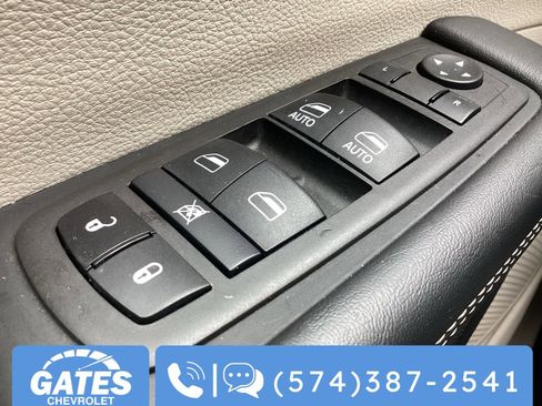 Used 2024 Chrysler Pacifica Touring-L image 30