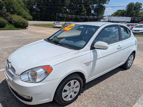 Used 2011 Hyundai Accent SE FWD image 6