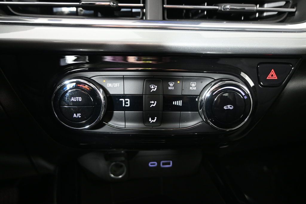 Used 2025 Chevrolet Trax LT FWD image 30