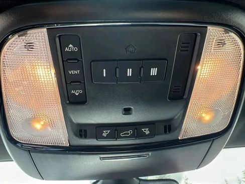 Used 2021 Dodge Durango R/T w/ Technology Group AWD/4WD image 29
