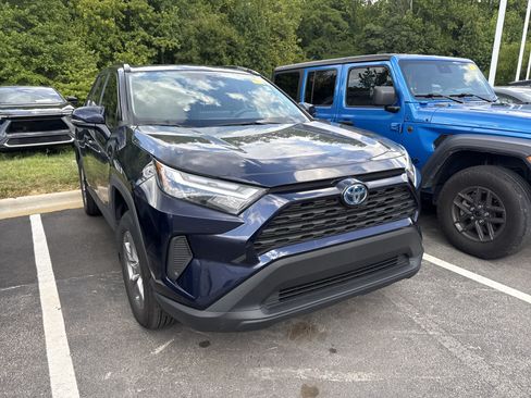 Used 2024 Toyota RAV4 XLE w/ Convenience Package AWD/4WD image 3