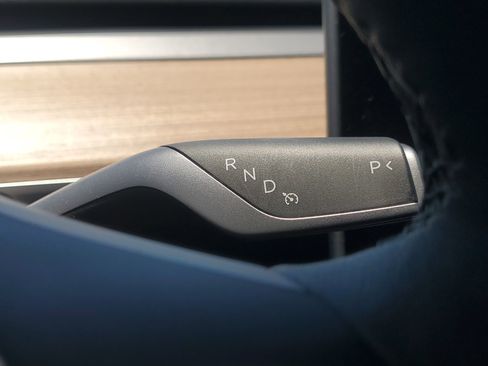 Used 2025 Tesla Model Y Long Range RWD image 28