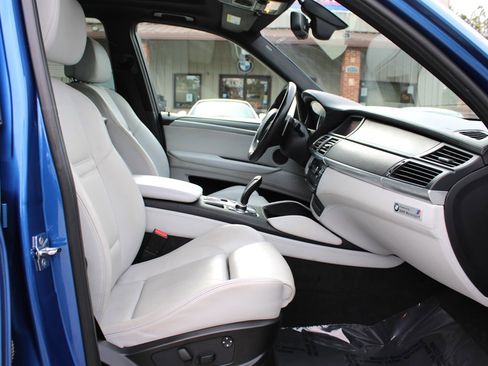 Used 2010 BMW X5 M image 17