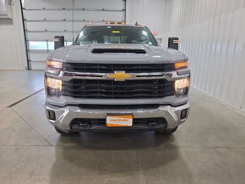 Used 2024 Chevrolet Silverado 3500 LT w/ Convenience Package AWD/4WD image 3
