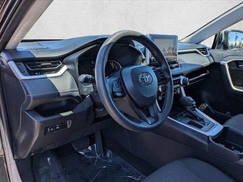 Used 2025 Toyota RAV4 XLE FWD image 22