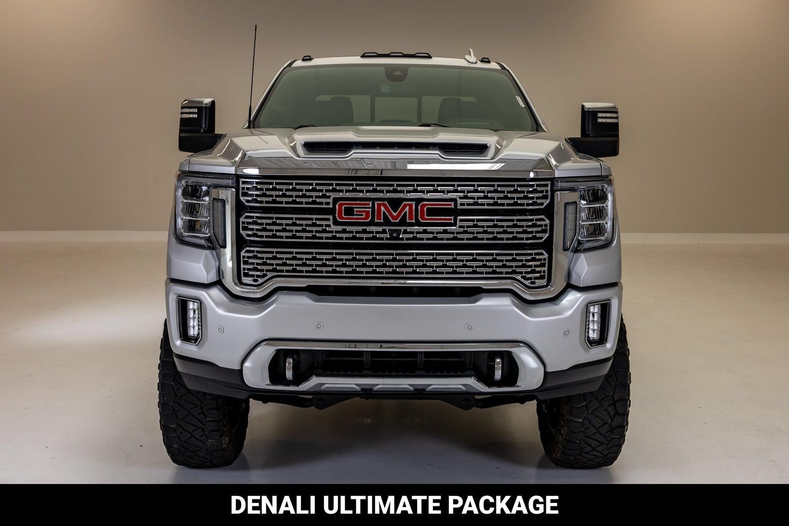Used 2023 GMC Sierra 2500 Denali w/ Denali Ultimate Package AWD/4WD image 3