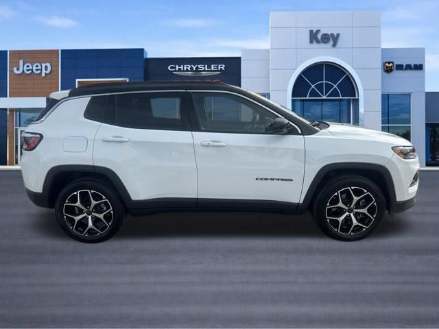 Used 2025 Jeep Compass Limited AWD/4WD image 8