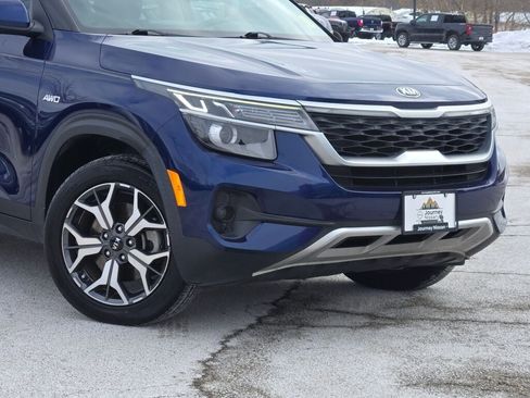 Used 2021 Kia Seltos EX image 3