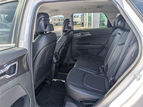 Used 2024 Kia Sportage EX image 8