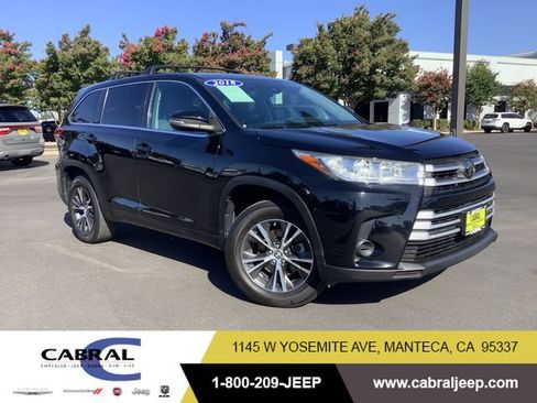 Used 2018 Toyota Highlander LE FWD image 1