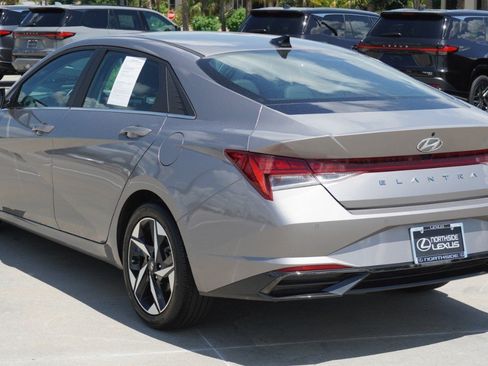Used 2023 Hyundai Elantra Limited w/ Cargo Package FWD image 8