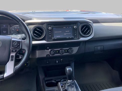 Used 2019 Toyota Tacoma SR5 RWD image 7