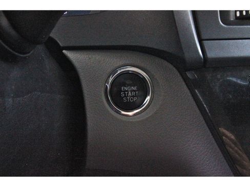 Used 2019 Toyota Sienna XLE w/ XLE Navigation Package FWD image 24