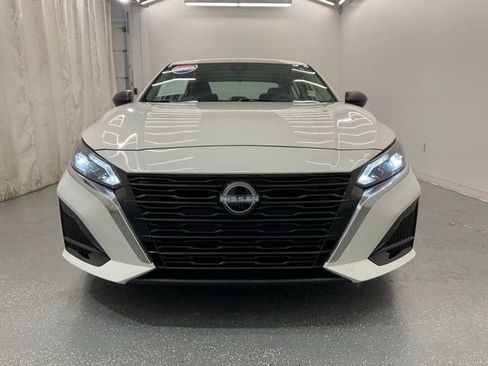 Used 2025 Nissan Altima 2.5 SV FWD image 3