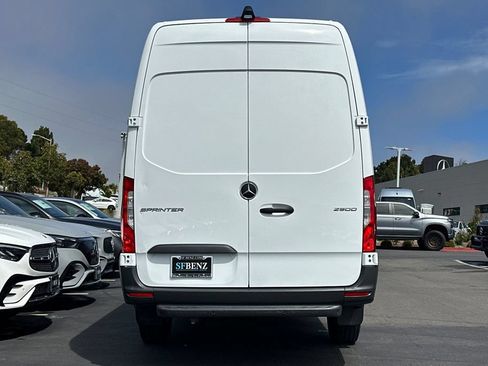 Used 2024 Mercedes-Benz Sprinter 2500 image 5