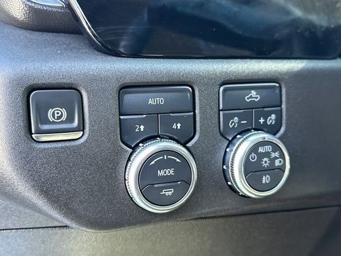 Used 2025 GMC Sierra 1500 Elevation image 23