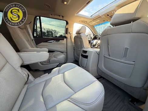 Used 2017 Cadillac Escalade Luxury image 18